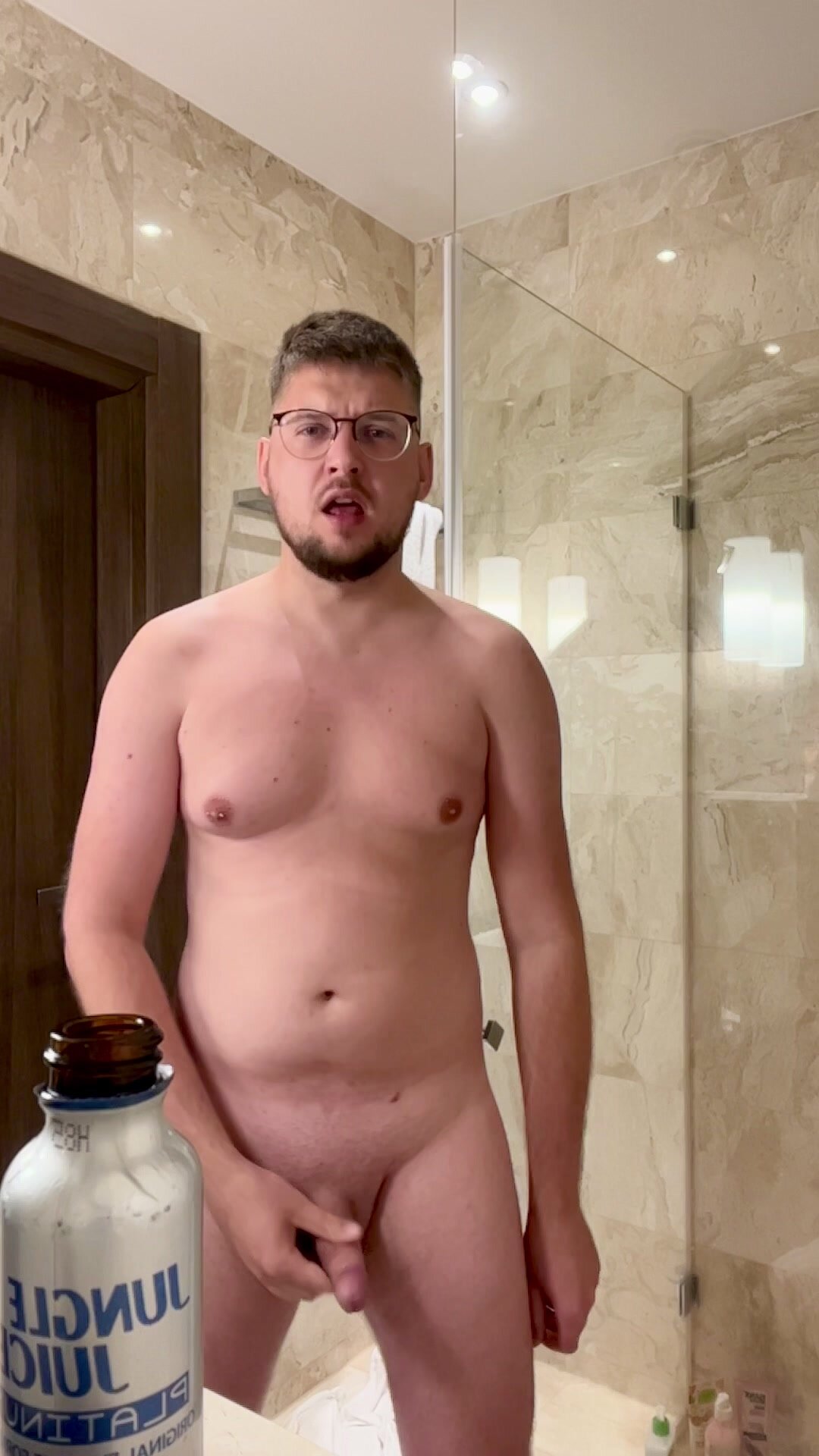 Sehen Sie sich stupid polish gooner got his poppers again auf ThisVid an, d...