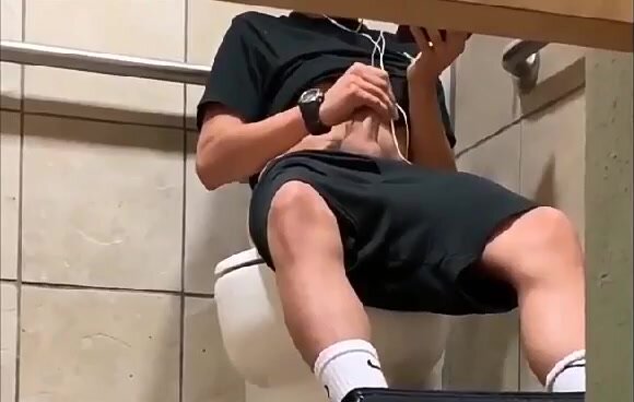 Sexi hot teen guy caught cum in stall 2