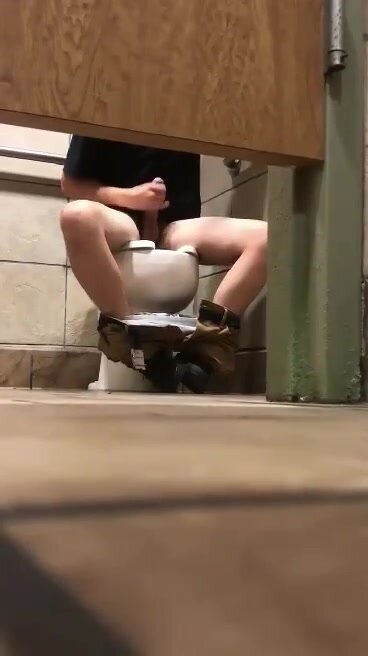 Sexi guy caught cum in stall 3