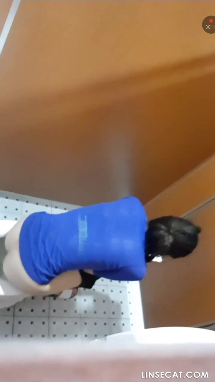 Korean girl pooping - video 13
