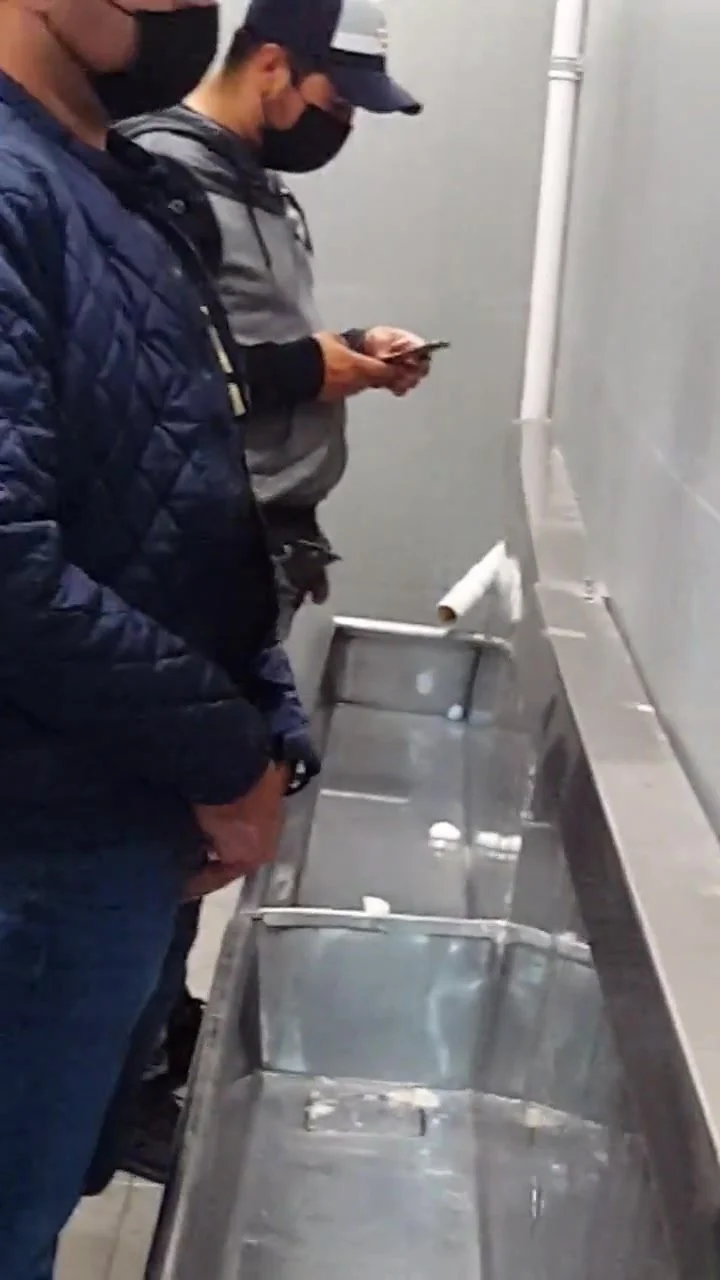 Urinal spy 21 - video 3 - ThisVid.com