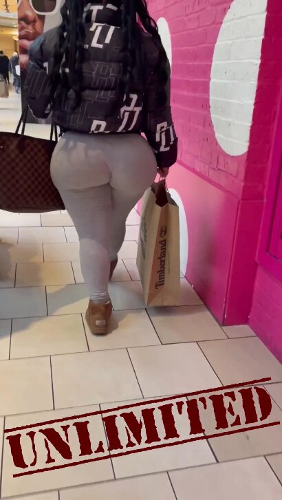 SHORT SUPER THICK MASSIVE BOOTY CANDID CAPTURE