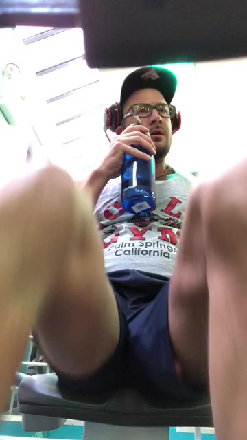 Handsfree cum in gym