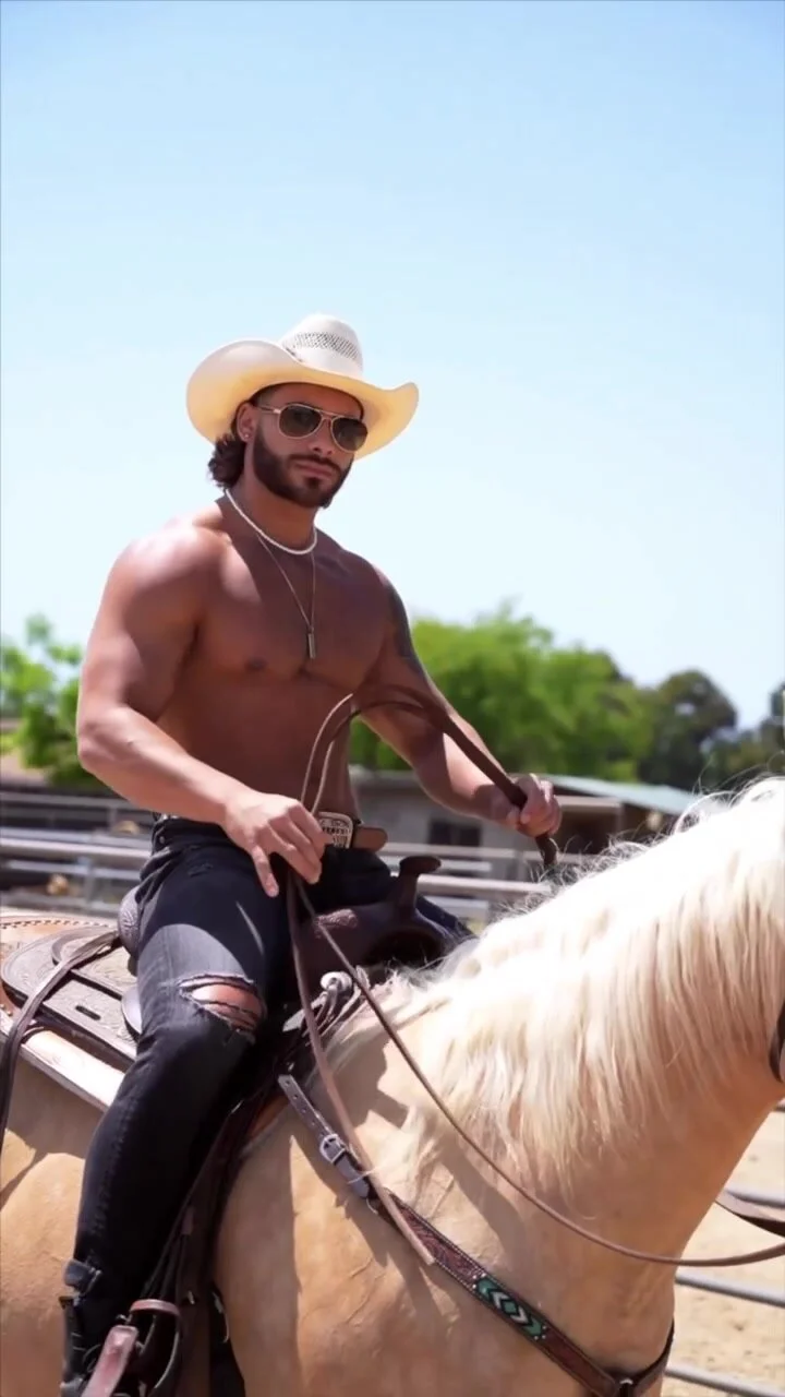 Sexy Muscle Cowboy - ThisVid.com