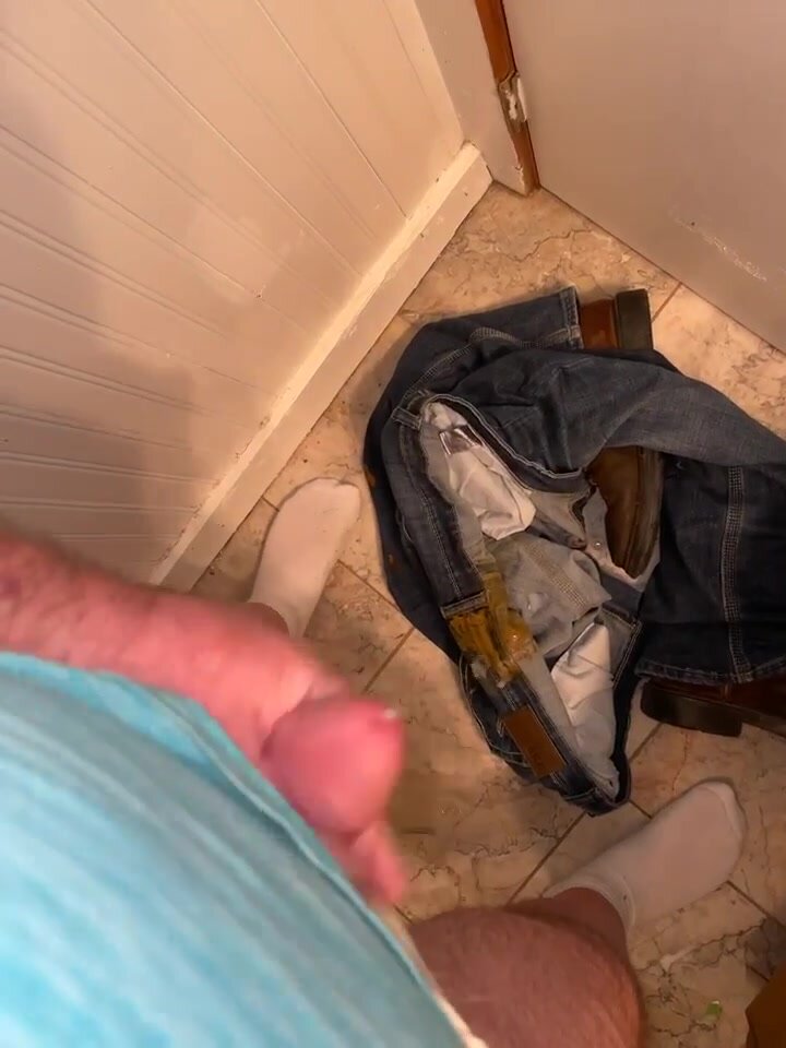 Cumming on poopy jeans
