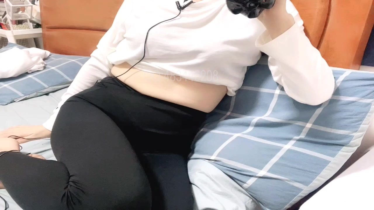 Chinese gril belly sound