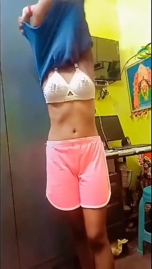 Desi Girl Mms - Video: Desi girl selfi mms - ThisVid.com