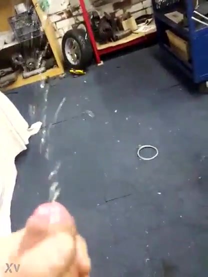 (not me) white uncut dick pissing like crazy