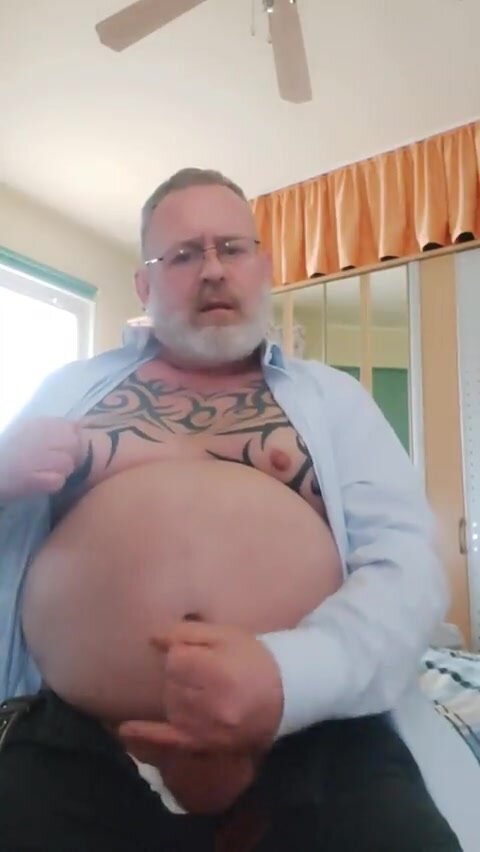 Big Belly Daddy wank - video 2