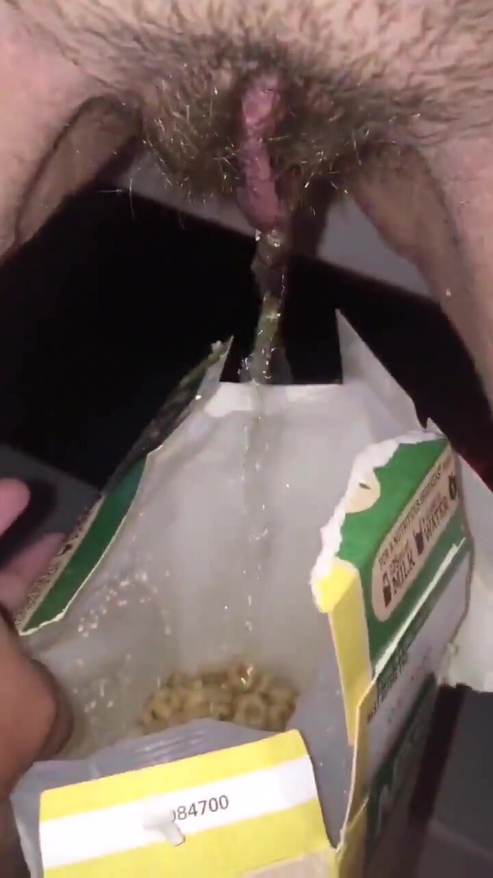 Hairy pussy makes bowl of cheerios with her piss
