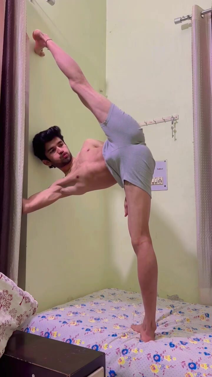 Indian yoga boy asshole exposing through boxer