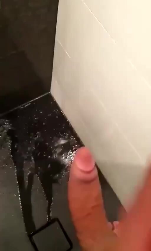 Shower piss - video 30