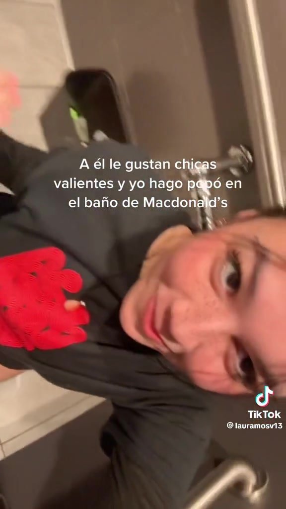 Latina girl pooping at McDonald’s TikTok