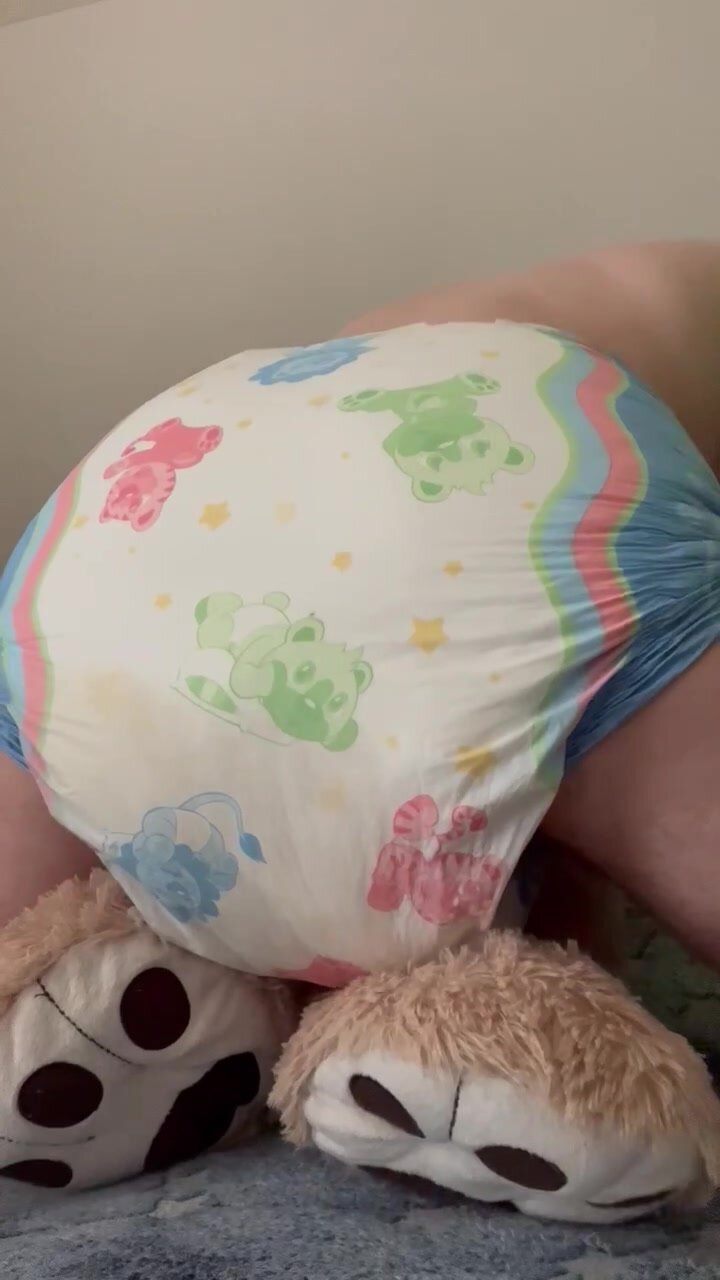 Filling my diaper - video 9