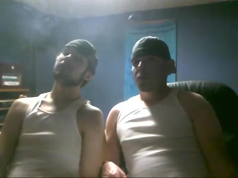 2 Buds smoke together