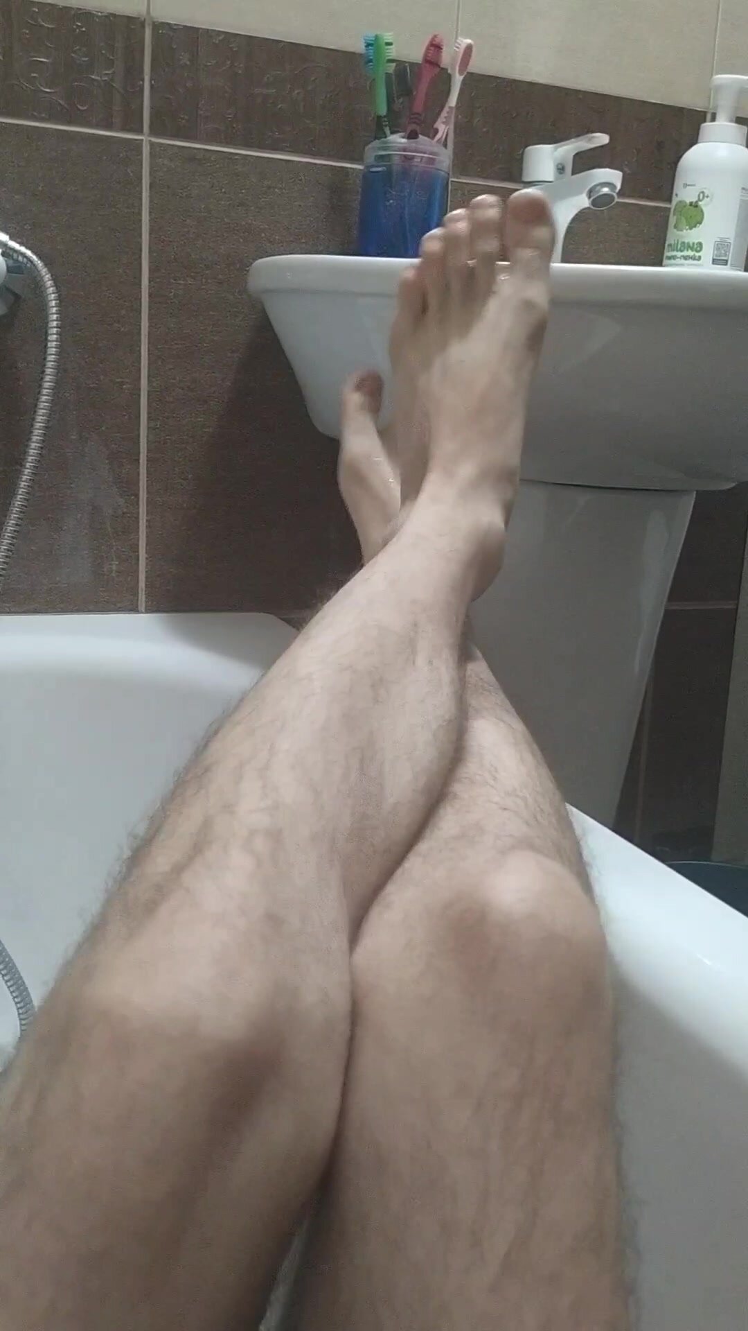 twink showing his feet in a bath