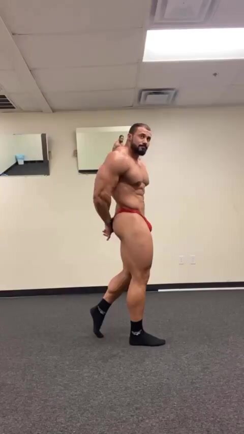 Bodybuilder flexing - video 18