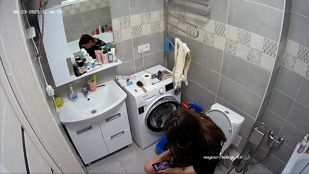 Girl pooping - video 311