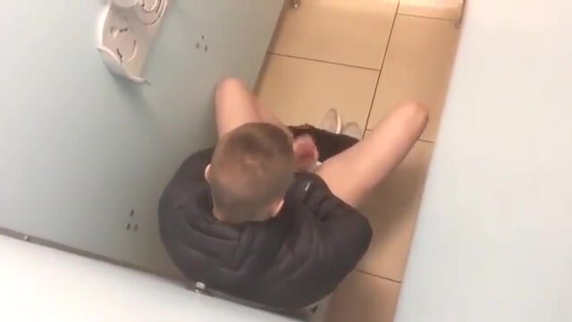 TOILET SPYCAM - VIDEO 108 - ThisVid.com