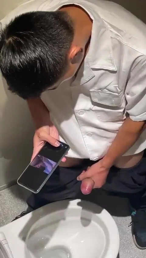 Toilet jerkers: TOILET SPYCAM - VIDEO 122 - ThisVid.com