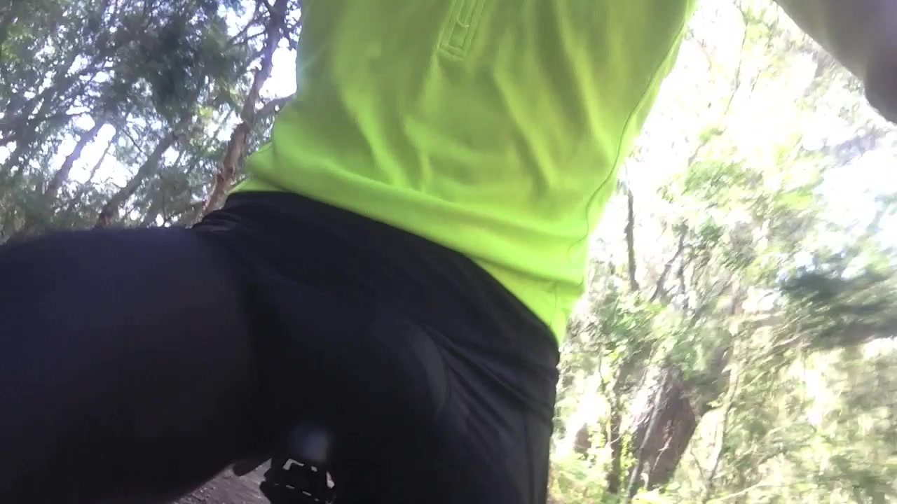 Pissing my lycra while riding bike
