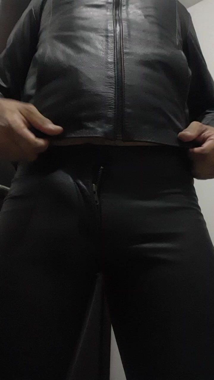 Cumming with my leather for my horny friends