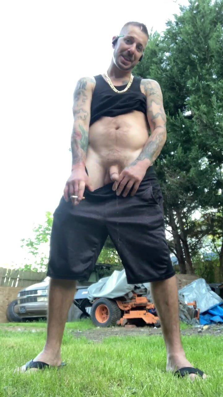 staright daddy taking a piss outside 2