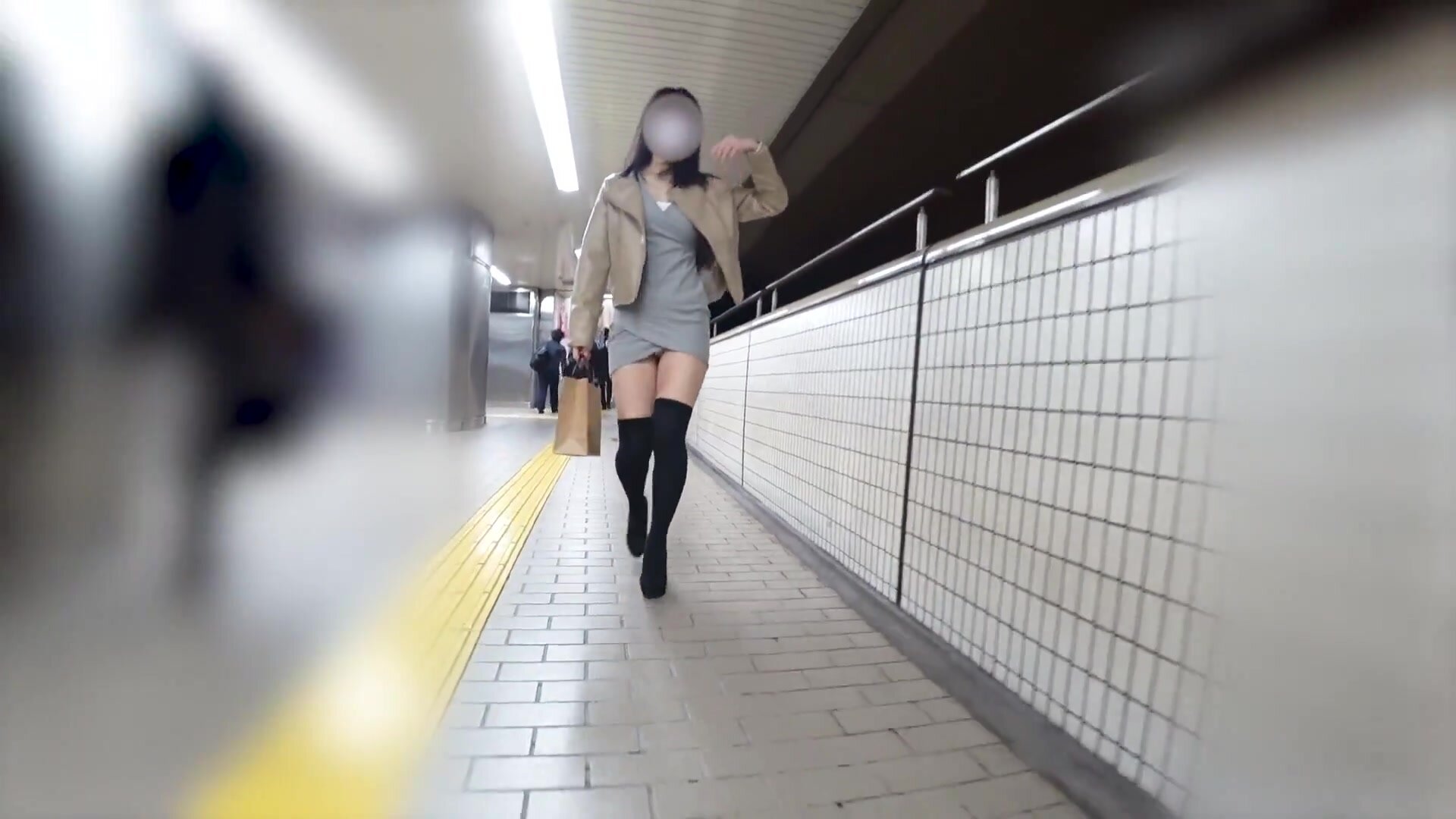 Japanese Lady Long Stockings Upskirt