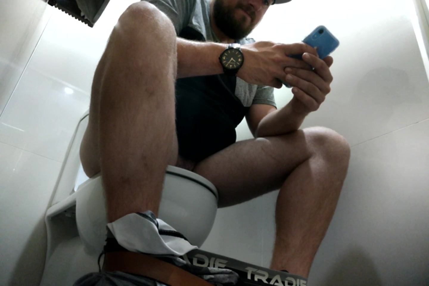 toilet hx 6- Bearded Beefy Dude dumping out