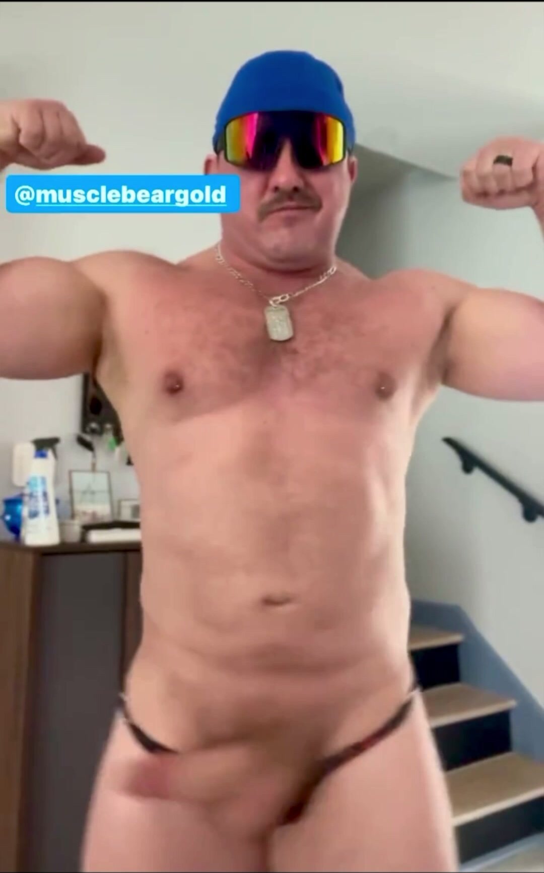 Muscle bear wiggles - video 2