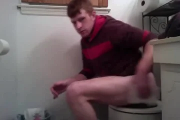 360px x 240px - Redhead pooping n wiping his hot ass - gay scat porn at ThisVid tube