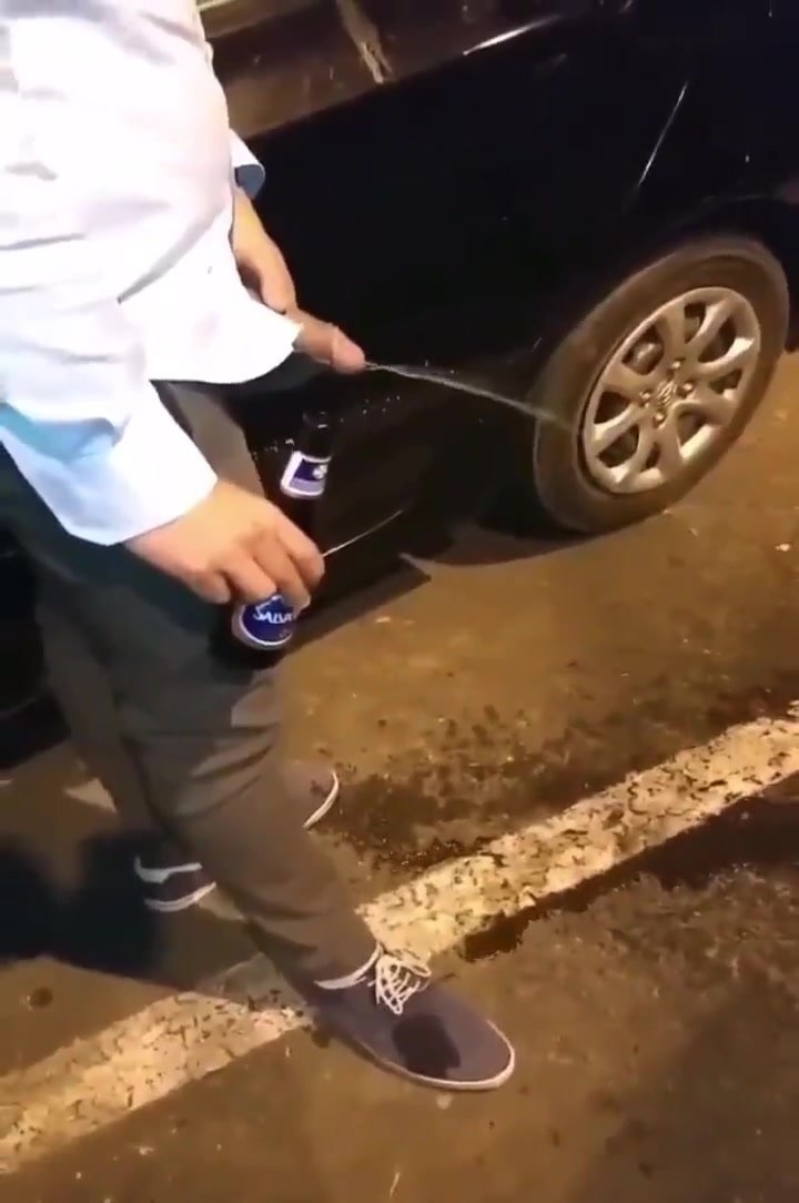 Piss outdoor - video 10