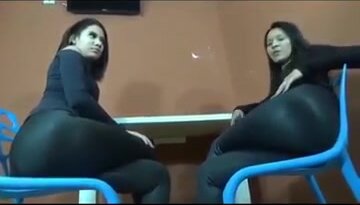 2 brazilian girls farting