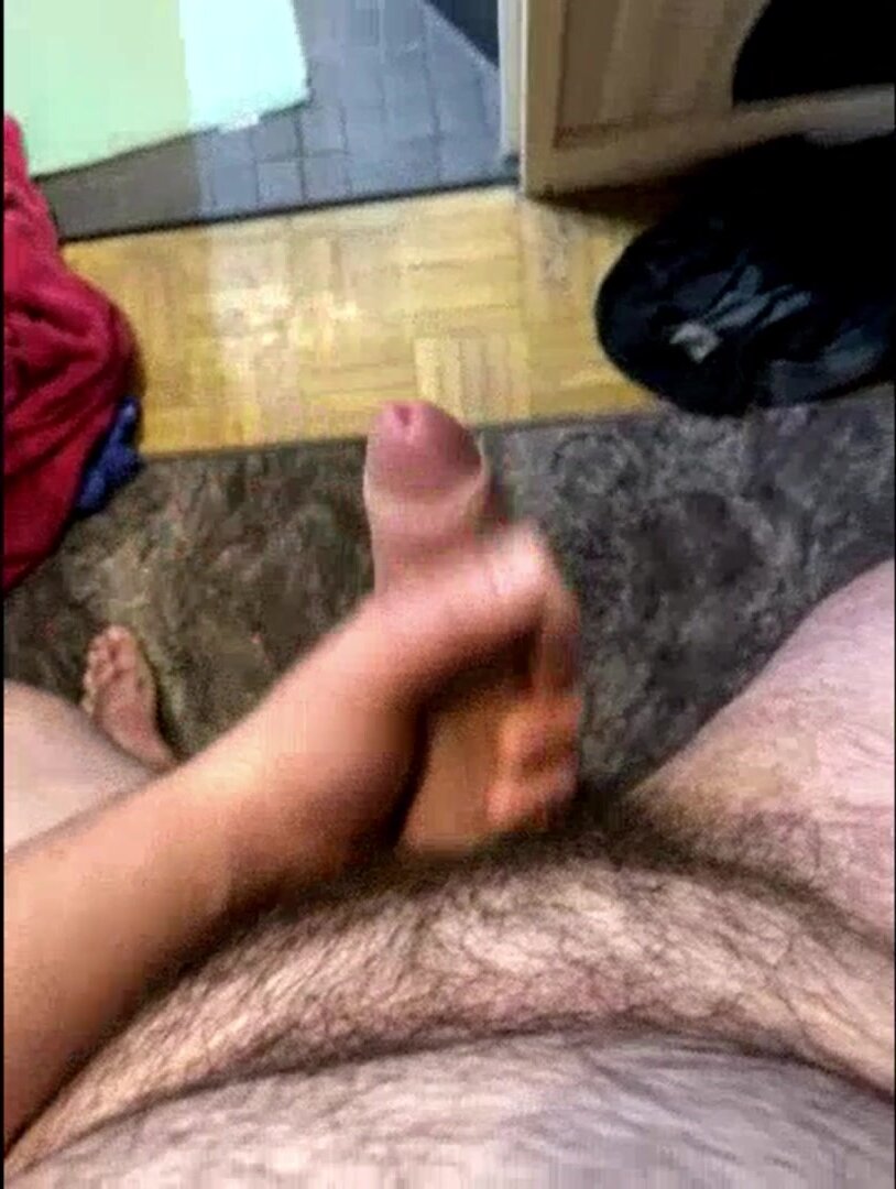 Chubby hairy gainer wanking