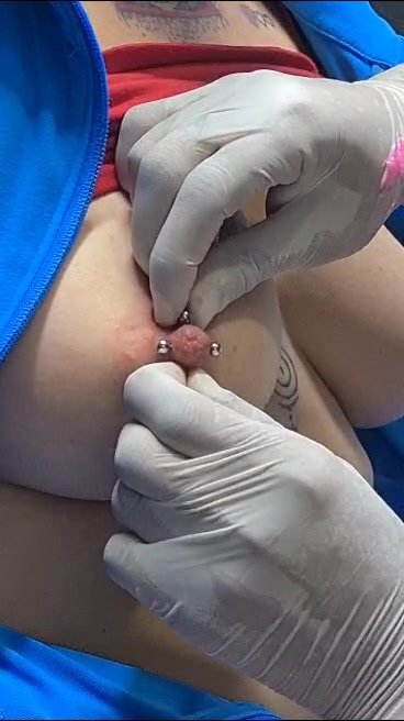 Streamer gets nipples double pierced