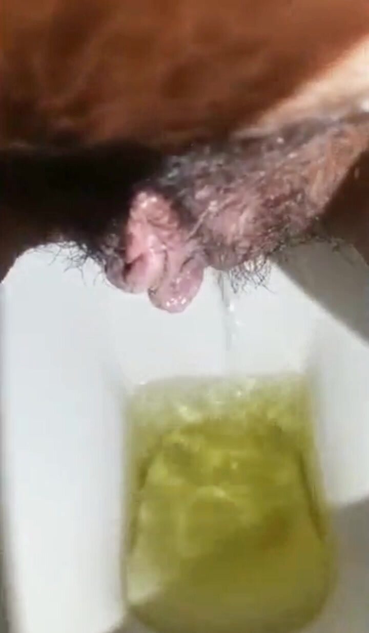 Meaty pussy pissing on toilet
