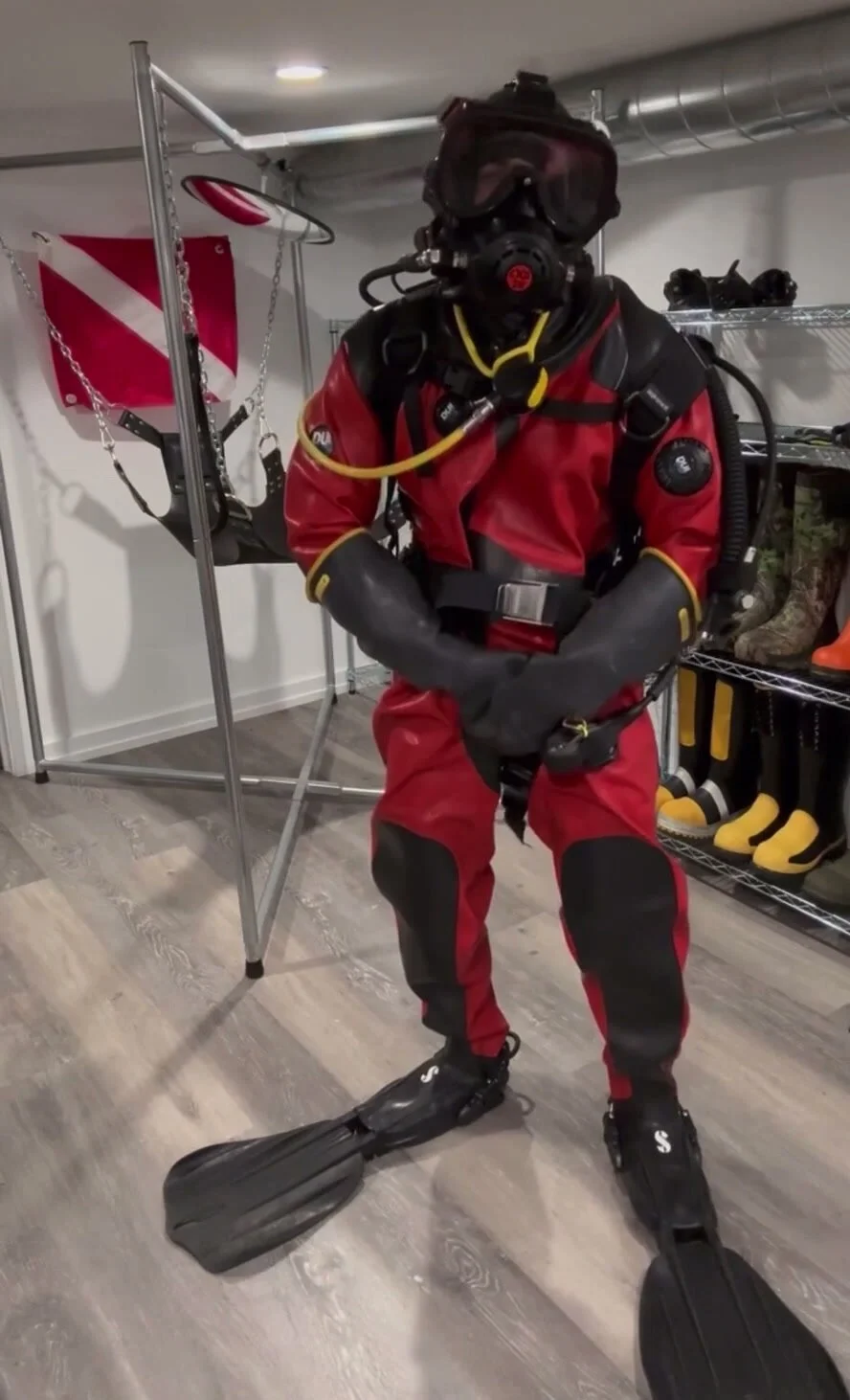 Drysuit Diver - ThisVid.com