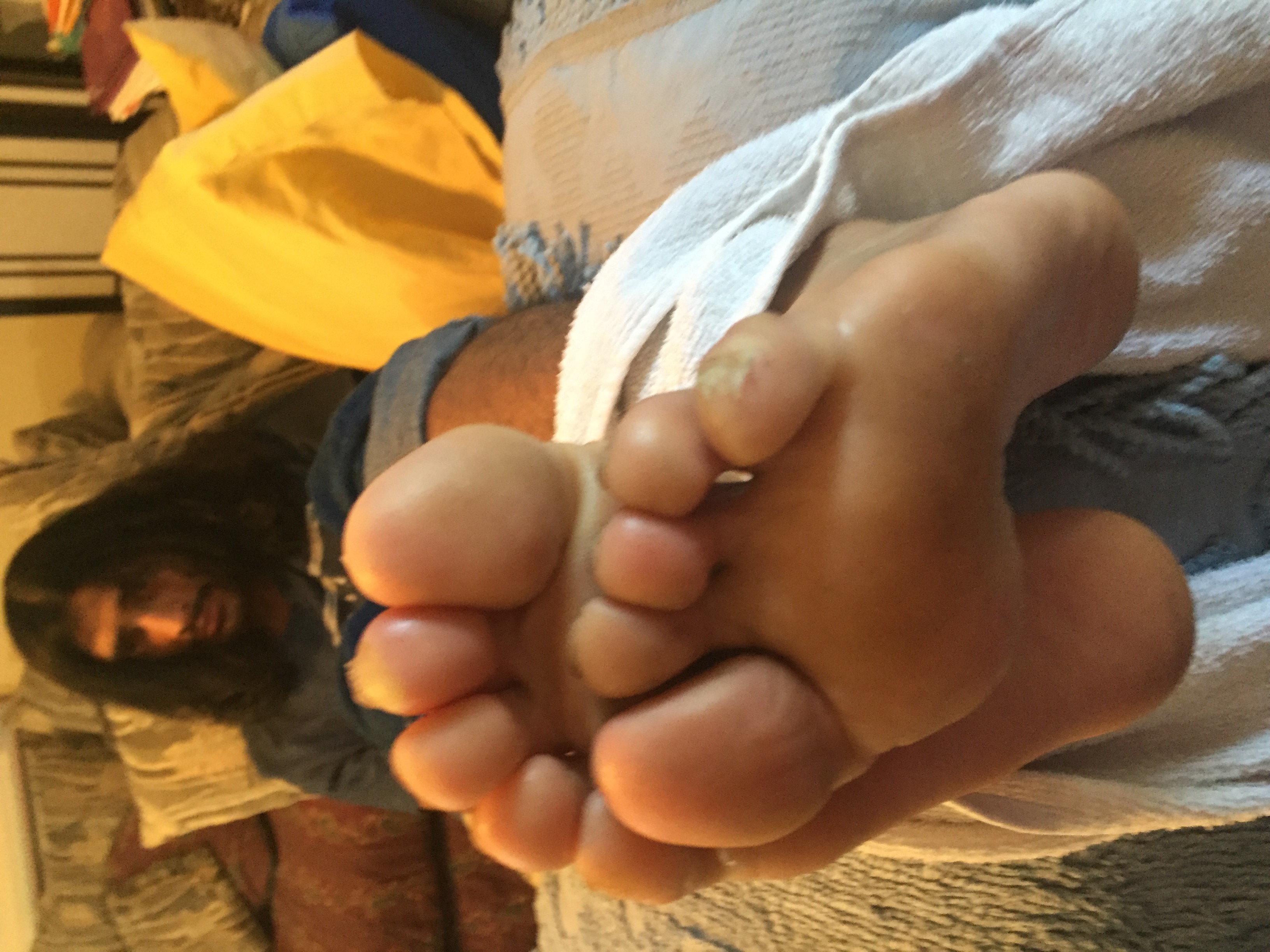 Malefootflava shows off Arturo's thick soles