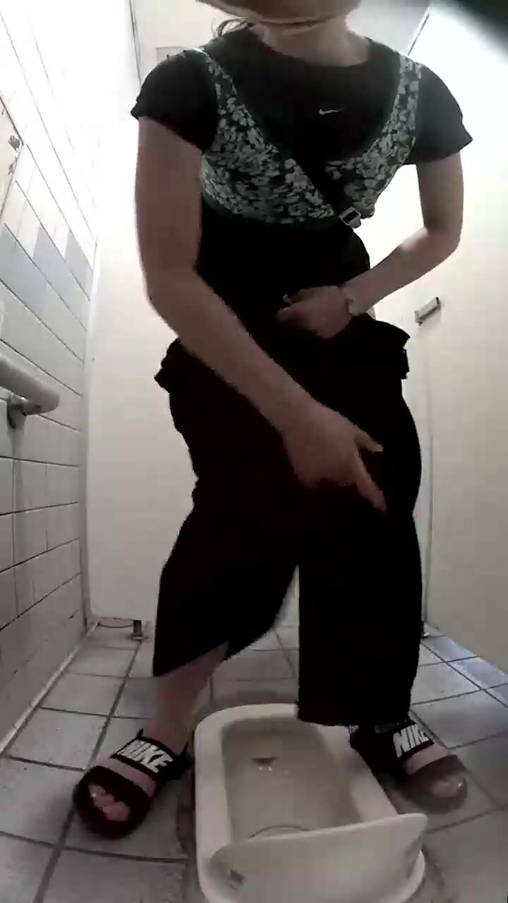 pooping - video 367