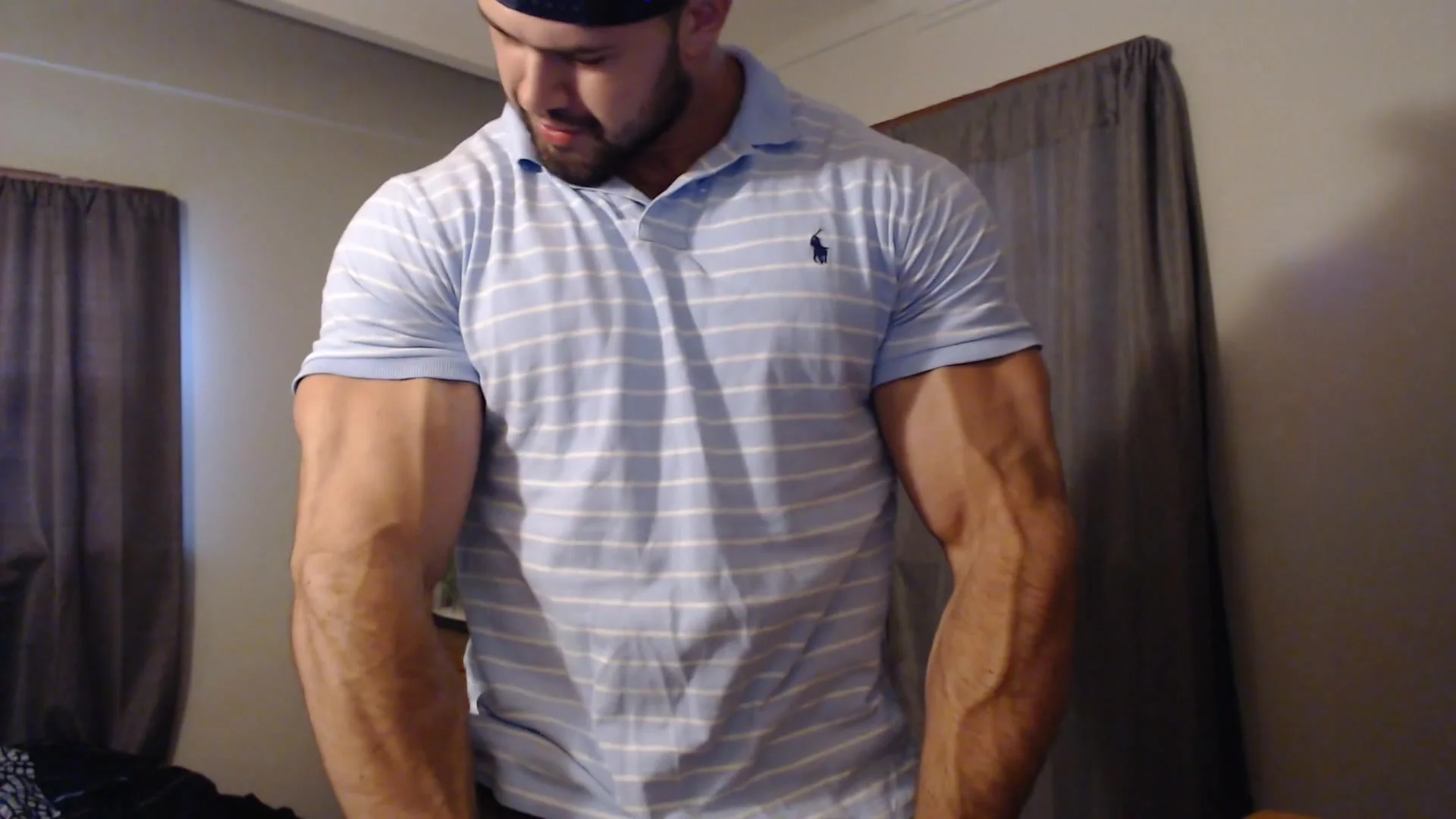 Sensual Strip Flexing - ThisVid.com