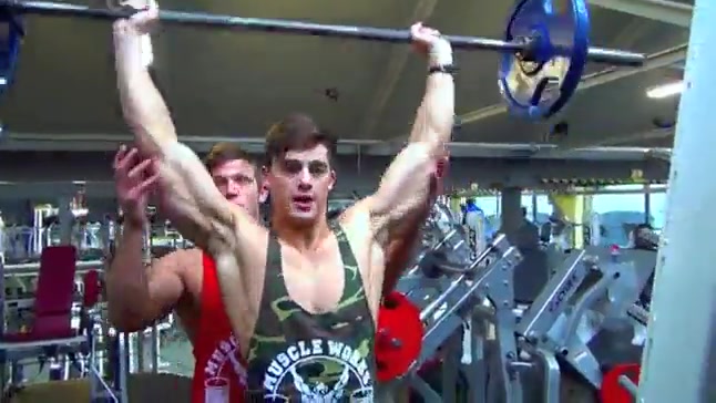 2 sportsguys in the gym