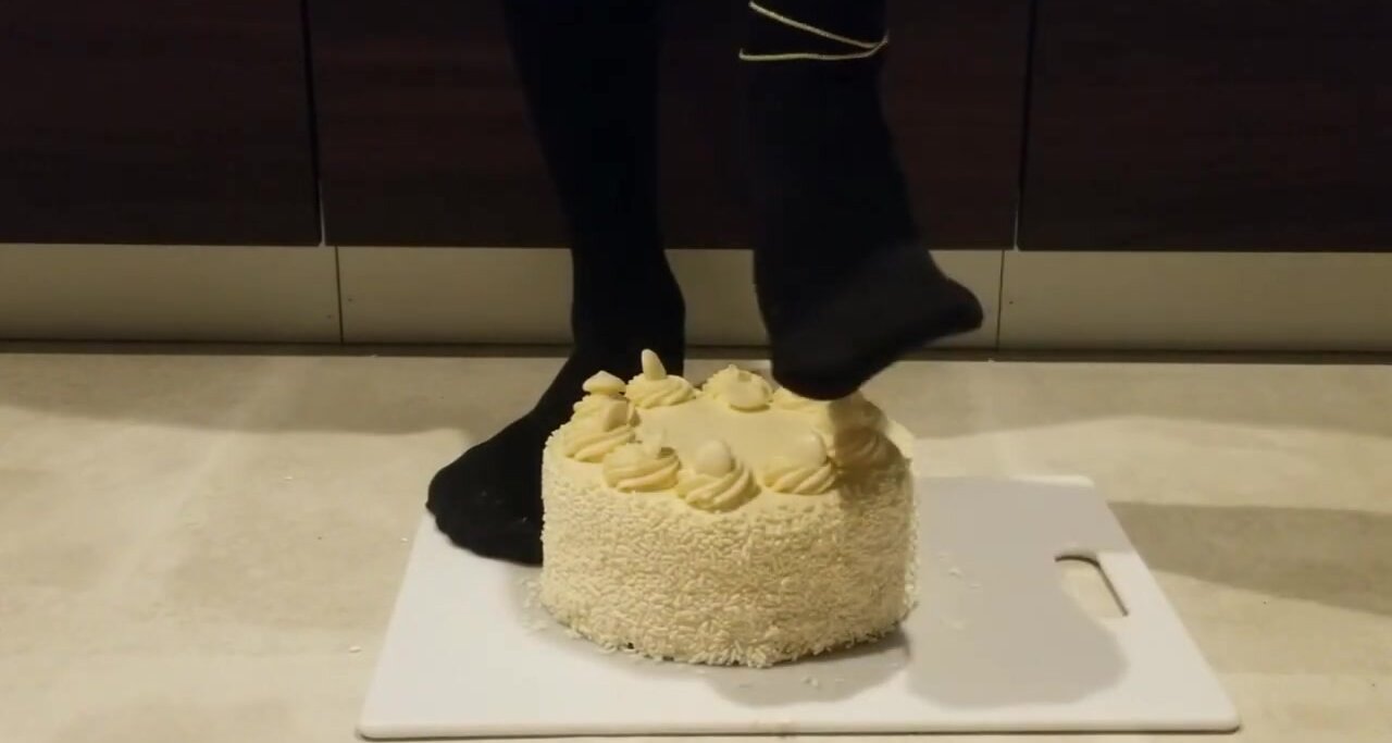 Pantyhose and barefoot cake crush