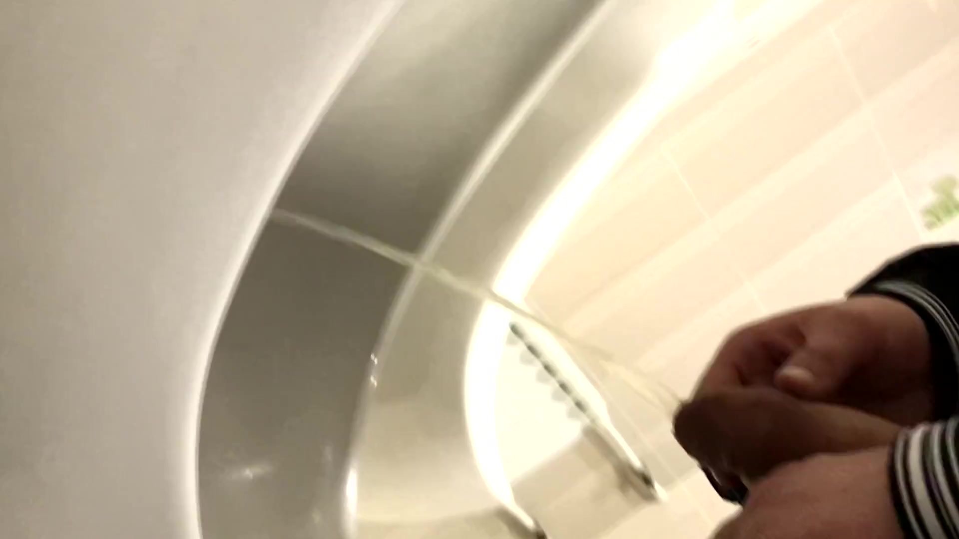 Nice dick at urinal - video 3