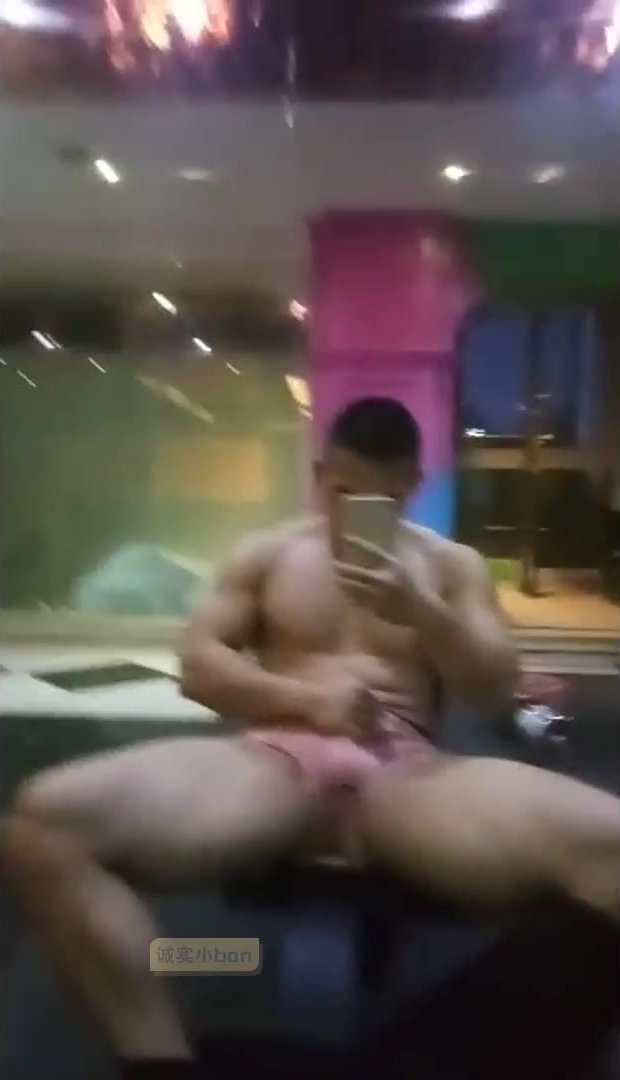Muscle Asian guy wanking in the gym