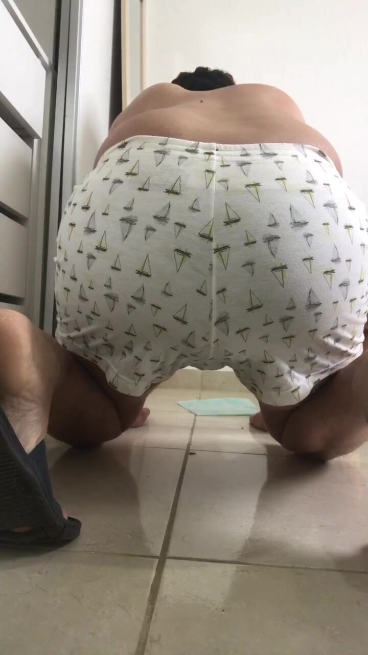 Pooping my short and showing the poop