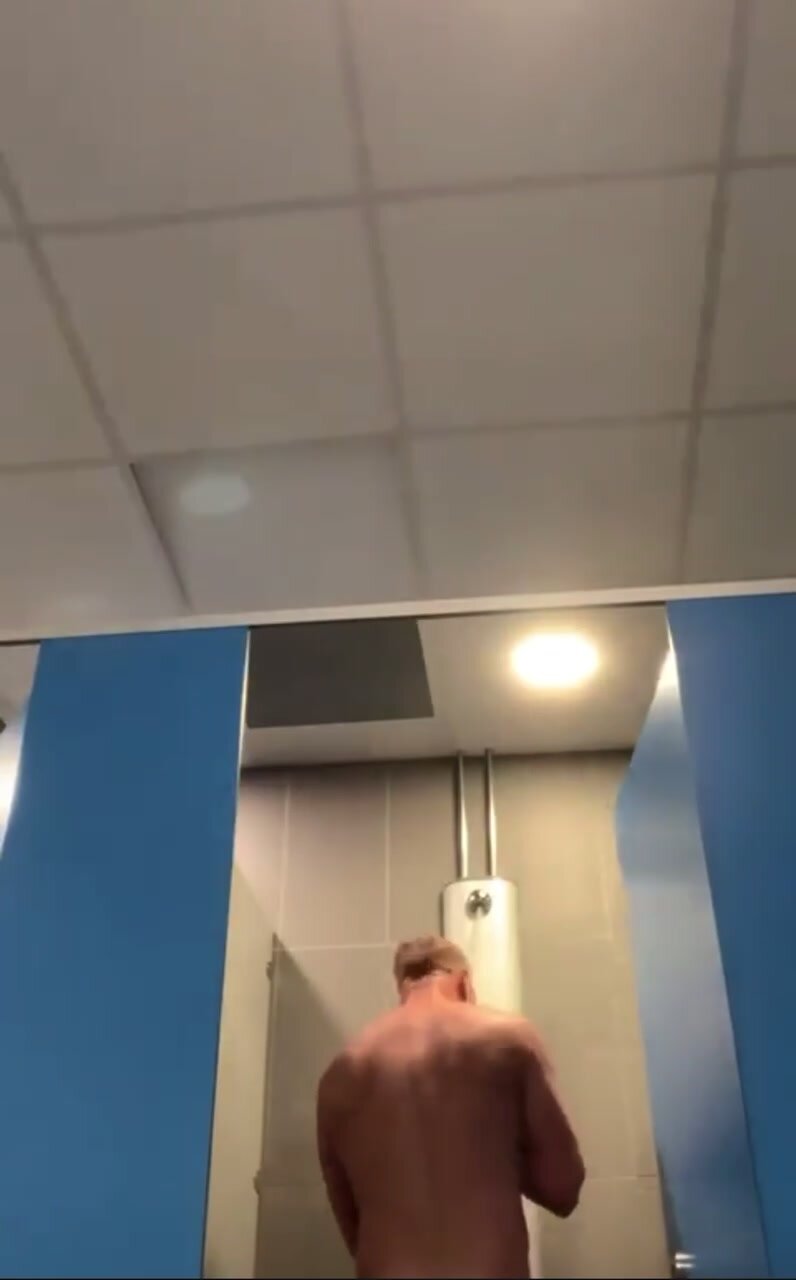 Tradie showers at gym