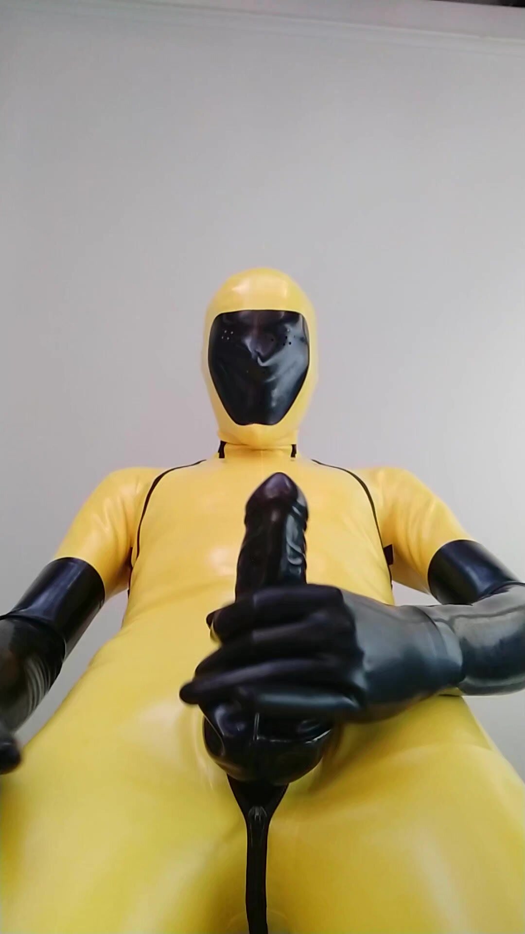 full rubber wank in yellow latex catsuit