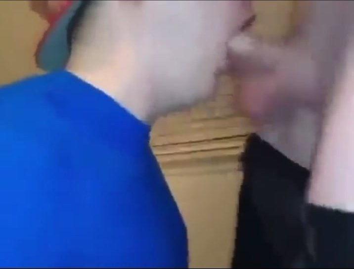 Sub lad sucking of straight lad