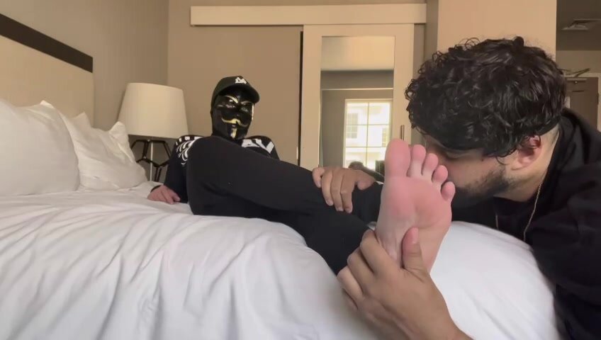 Wanking and footjob whilst licking my toes and soles