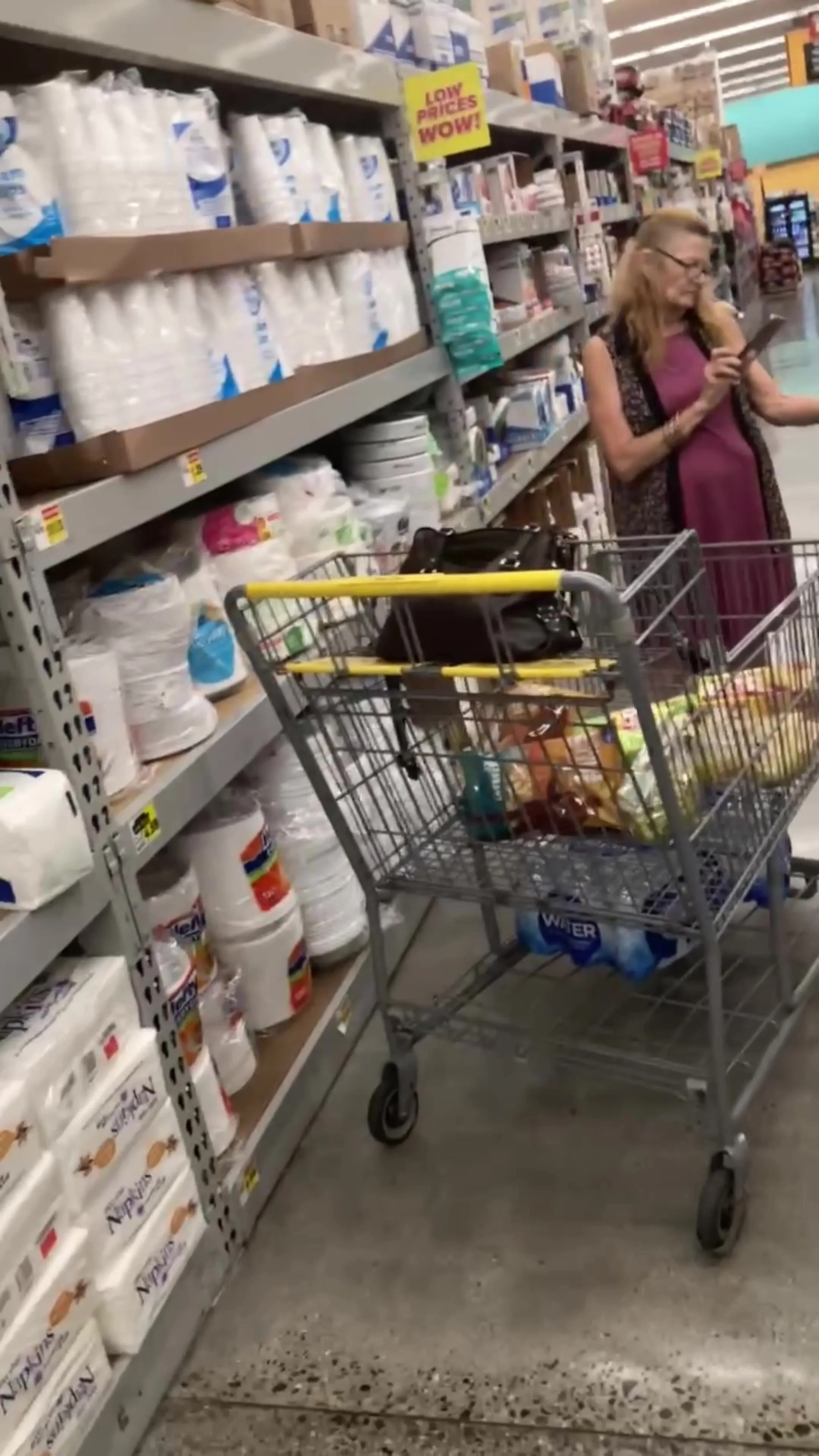 Video: Granny upskirt no panties grocery 